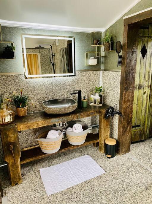 Cottage, Lodge & Spa Prouilly エクステリア 写真